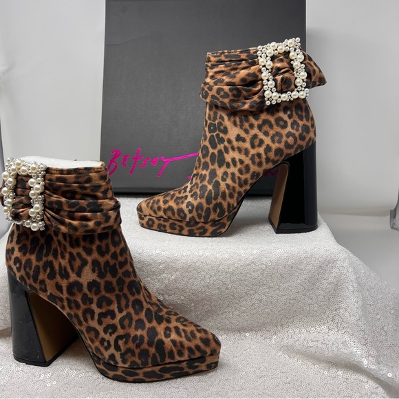 Betsey Johnson women’s Idris platform Embellished Buckle sash bootie size 5 - Picture 9 of 13